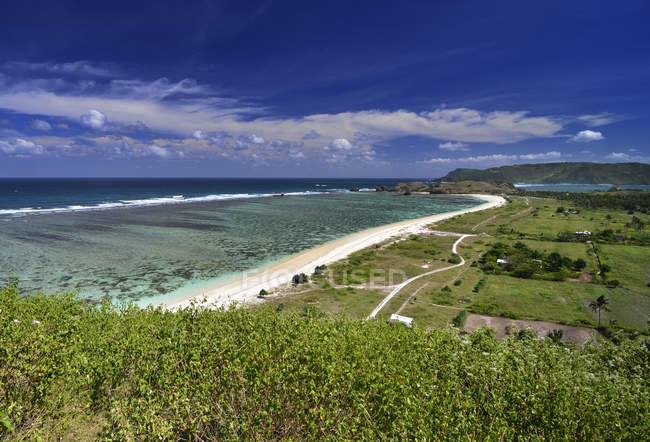 Vista panorámica de Seger Beach, Lombok, Indonesia - foto de stock