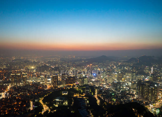 Vista panorâmica do pôr do sol sobre o horizonte da cidade, Seul, Coreia do Sul — Fotografia de Stock