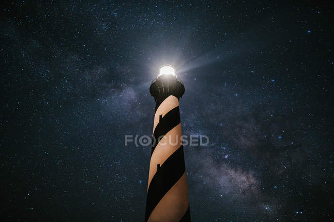Соединенные Штаты Америки, North Carolina, Cape Hatteras Lighthouse under The Milky Way — стоковое фото