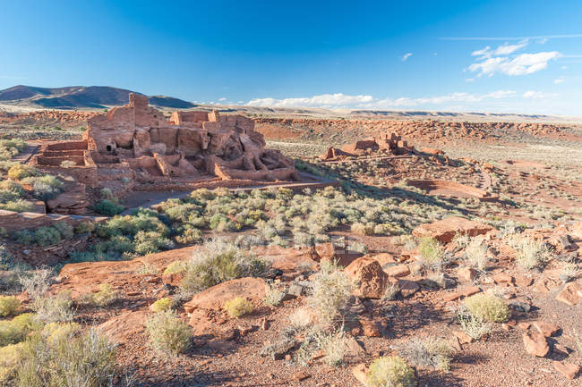 Vista panorámica de las ruinas del pueblo de Wupatki, Monumento Nacional de Wupatki, Arizona, EE.UU. - foto de stock