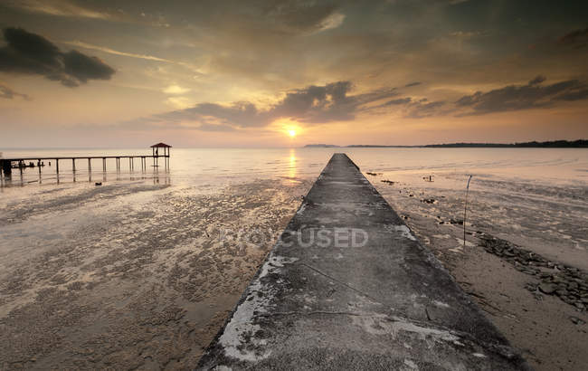 Vista panorâmica do Jetty ao pôr do sol, Port Dickson, Malásia — Fotografia de Stock