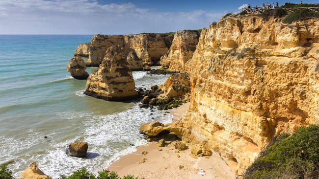 Scenic view of cliffs at coastline, Algarve, Portugal — Stock Photo