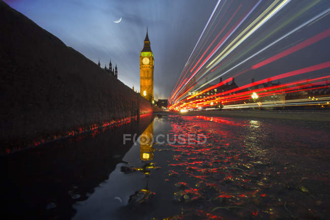 Light trails across Westminster Bridge with Big Ben in the background, London, UK — Stock Photo