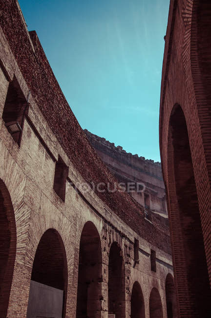 Vista panorâmica das ruínas das escadas Coliseu, Roma, Itália — Fotografia de Stock