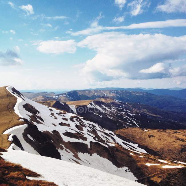 Vista panoramica della maestosa catena montuosa — Foto stock