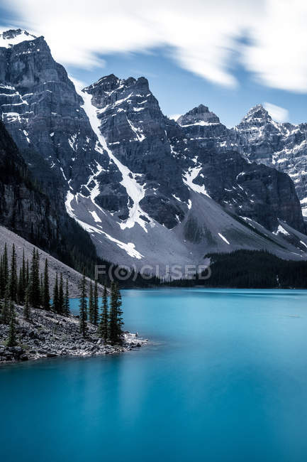 Fascinante vista do Lago Moraine e Vale de Ten Peaks, Parque Nacional Banff, Alberta, Canadá — Fotografia de Stock