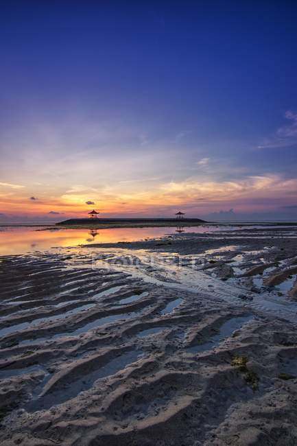 Мальовничим видом пляжу Санур, Балі, Індонезія — стокове фото
