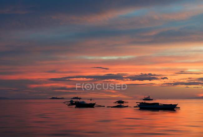 Vista panorámica de la puesta del sol rosa, isla de Bohol, Filipinas - foto de stock