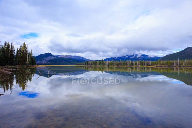 Scenic view of Sparks Lake, Oregon, America, USA — Stock Photo
