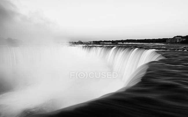 Vue panoramique sur les majestueuses chutes Niagara, Ontario, Canada — Photo de stock