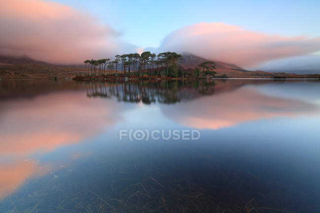 Ireland, Galway, scenic view of Derryclare Lough — Stock Photo