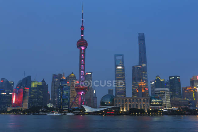 Мальовничий вид на горизонт Pudong, Шанхай, Китай — стокове фото
