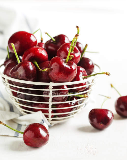 Closeup basket of sweet fresh cherries — Stock Photo