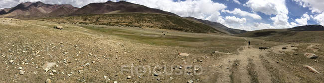 Vista panoramica del percorso verso Kangyatse II, Ladakh, India — Foto stock