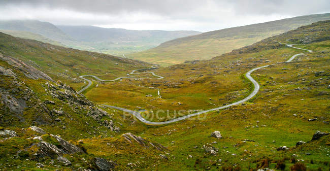 Vista panorámica del hermoso Healy Pass, Cork, Irlanda - foto de stock