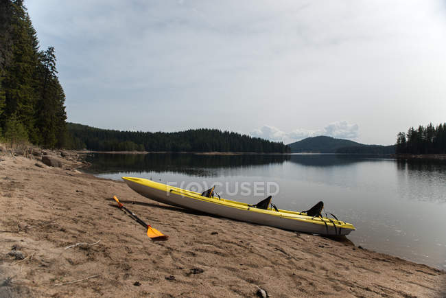 Scenic view of canoe on a beach, Bulgaria — Stock Photo