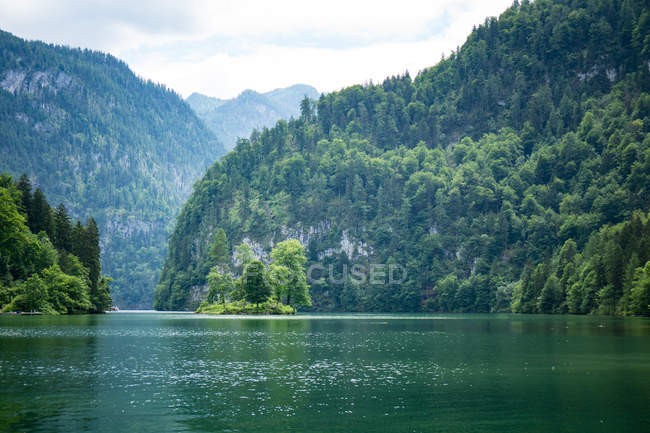 Vue panoramique sur le lac alpin, Konigssee, Bavière, Allemagne — Photo de stock