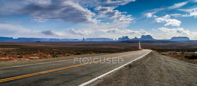Scenic view of Monument valley road, Arizona, America, USA — Stock Photo