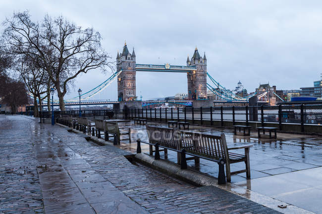 Vista panorámica del Tower Bridge, Londres, Inglaterra, Reino Unido - foto de stock