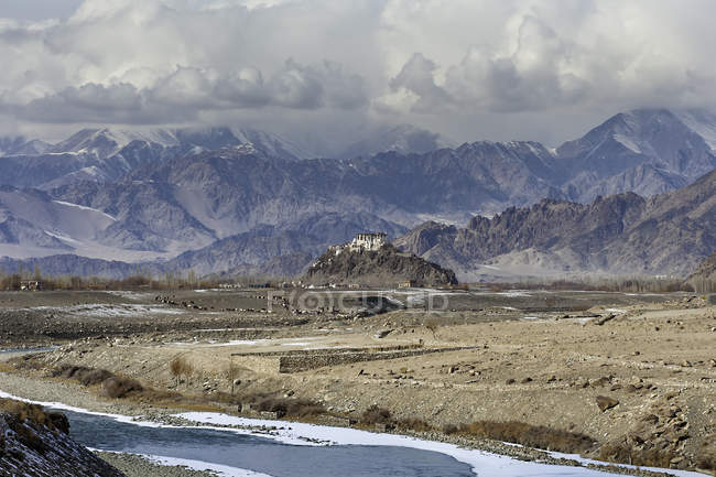 Vista de invierno del monasterio de Stakna, Leh, Jammu y Cachemira, India - foto de stock