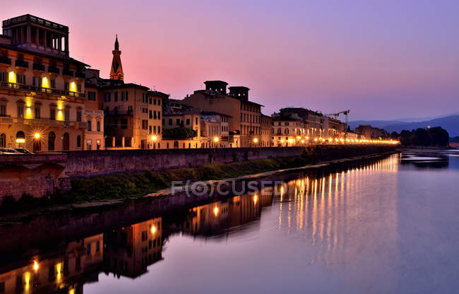 Scenic view of Florence waterfront at night, Tuscany, Italy — Stock Photo