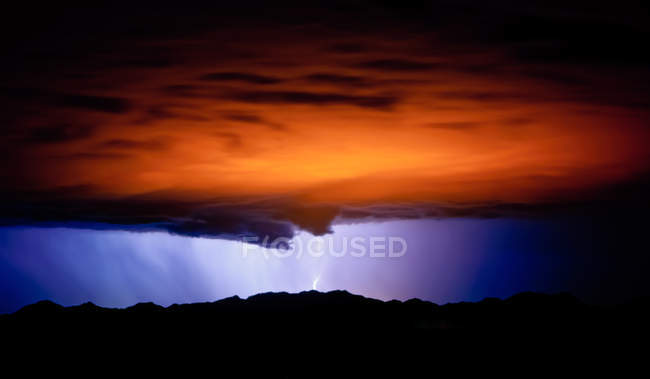 Vista panorâmica de nuvens de funil durante a monção, Arizona, EUA — Fotografia de Stock