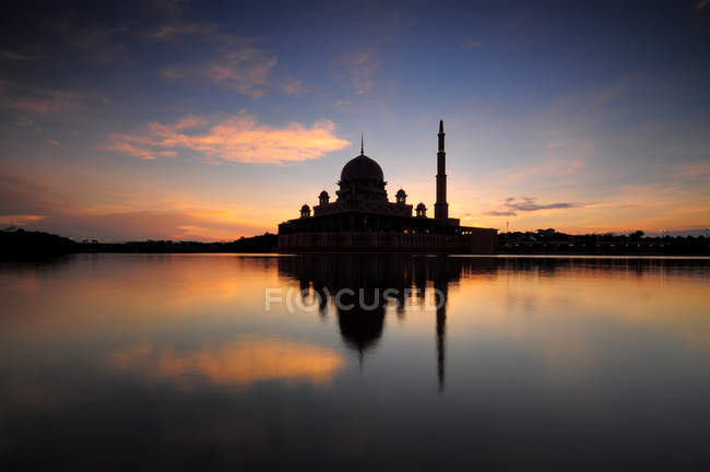 Malesia, Putrajaya, Silhouette della Moschea di Putra — Foto stock