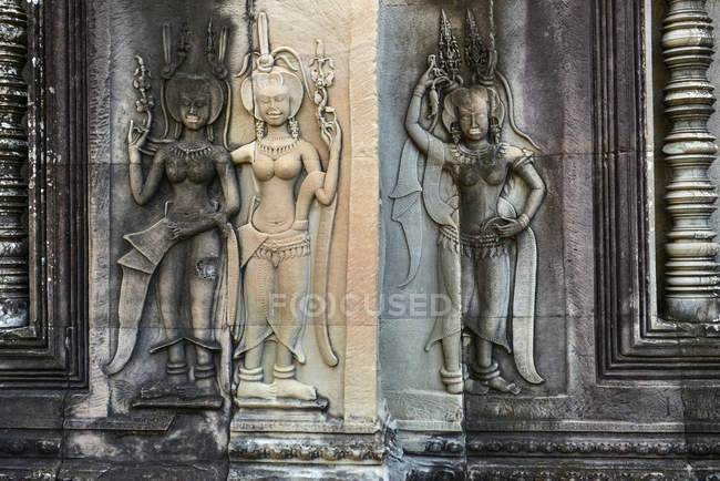 Апсарский рельеф в Ангкор-Ват-Темпле, Камбодия — стоковое фото