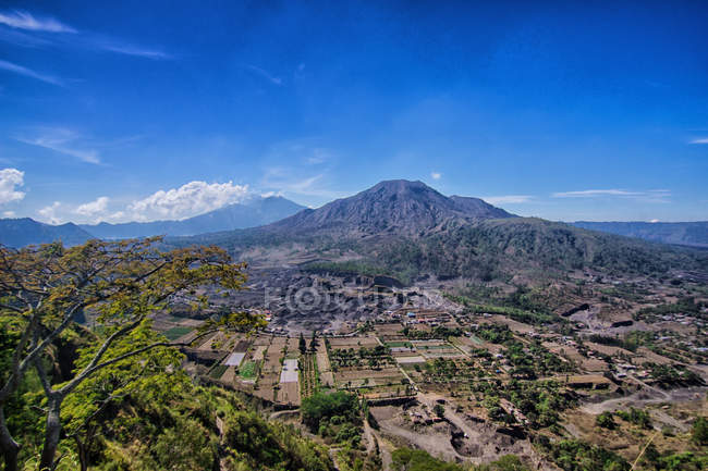 Vista panorámica de la aldea de Kintamani, Bali, Indonesia - foto de stock