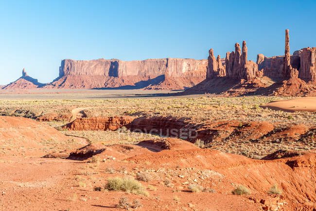 Scenic view of Totem Pole Rocks, Monument valley, Arizona, America, USA — Stock Photo