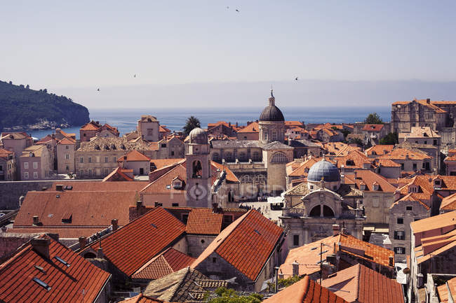 Malerischer Blick auf die Dächer der Stadt, Kroatien — Stockfoto
