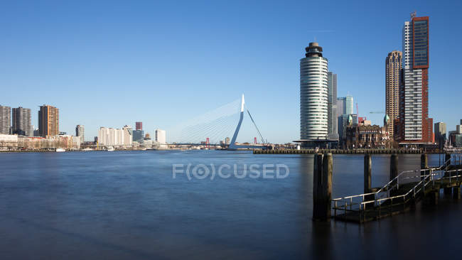 Vista panorámica del horizonte de la ciudad, Rotterdam, Holanda - foto de stock
