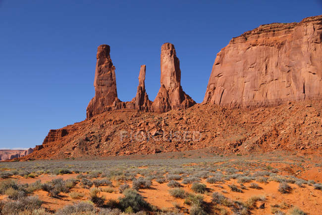 Vista panorámica de Three Sisters Monument, Monument valley, Arizona, America, USA - foto de stock