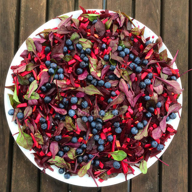 Salad with beetroot, apple and blueberries, top view — Stock Photo