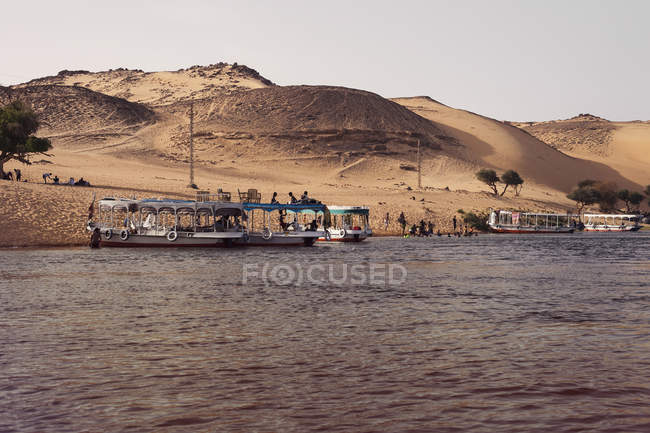 Vista panoramica di barche sul fiume Nilo, Egitto — Foto stock
