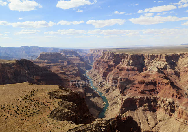 Vista elevada com rio no vale, Grand Canyon, Arizona, EUA — Fotografia de Stock