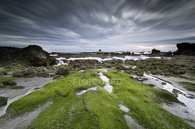 Scenic view of storm approaching beach, Tanah Lot, Bali, Indonesia — Stock Photo