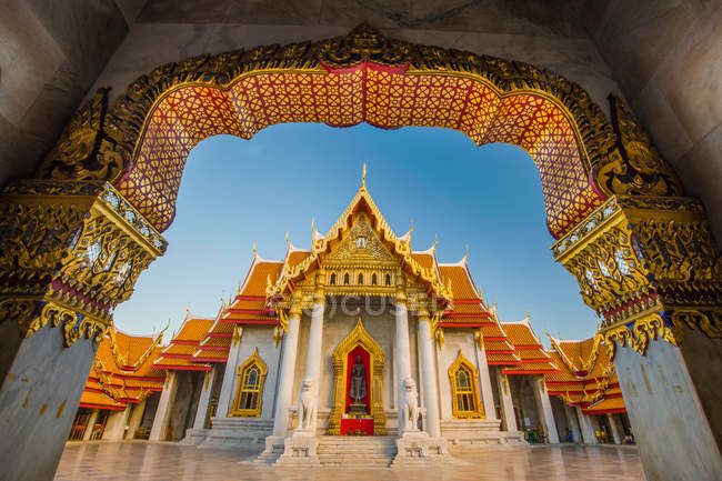 Vista panoramica del maestoso tempio di marmo, Thailandia — Foto stock