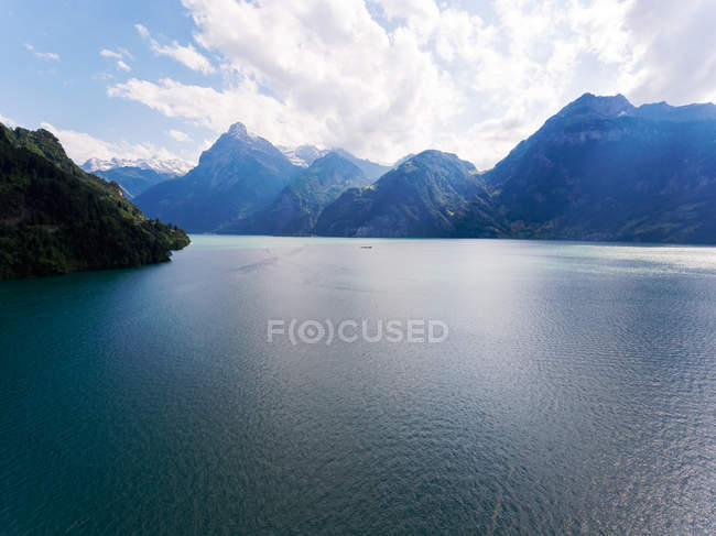 Vista panorámica del lago Lucerna y las montañas, Suiza - foto de stock