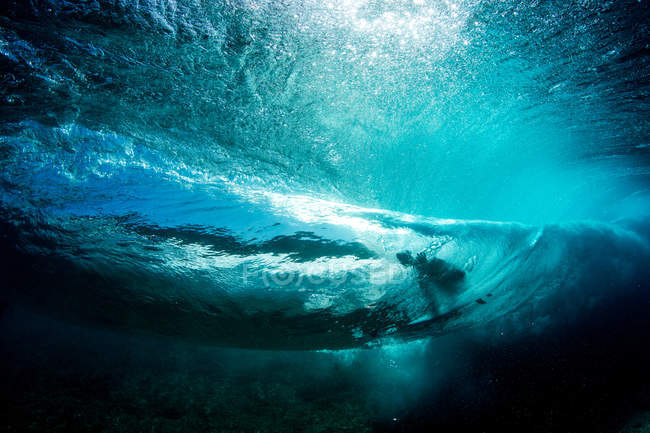 Underwater view of Surfer on Banzai Pipeline, Hawaii, USA — Stock Photo