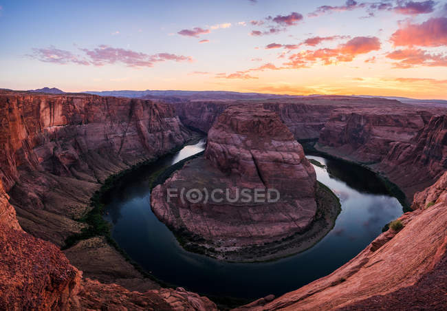 Vista panorámica de Horseshoe Bend at Sunset, Page, Arizona, America, USA - foto de stock