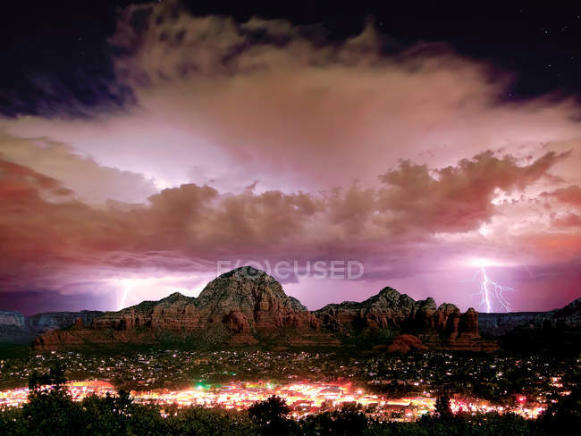 Vue panoramique de la tempête approchant Sedona, Arizona, Amérique, USA — Photo de stock