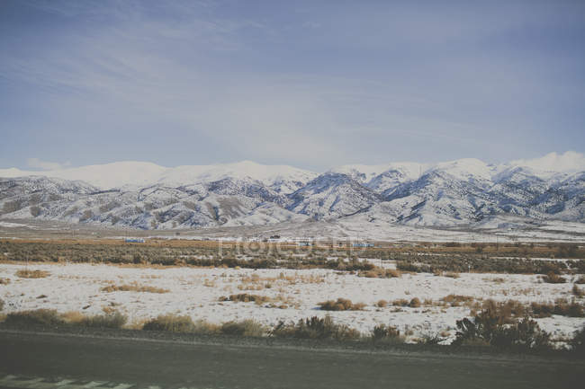 Vista panorâmica da cordilheira coberta de neve — Fotografia de Stock