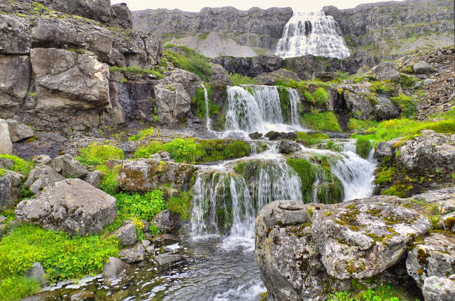 Malerischer Blick auf den dynjandi-Wasserfall, den arnafjord, Island — Stockfoto