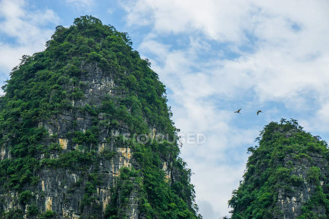 Scenic view of Karst mountain, Yangshuo, Guilin, China — Stock Photo
