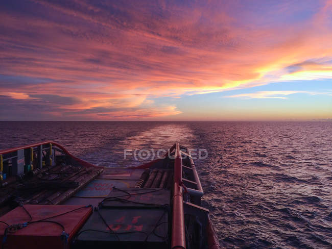 Transporte offshore de material e carga em embarcações de abastecimento offshore — Fotografia de Stock