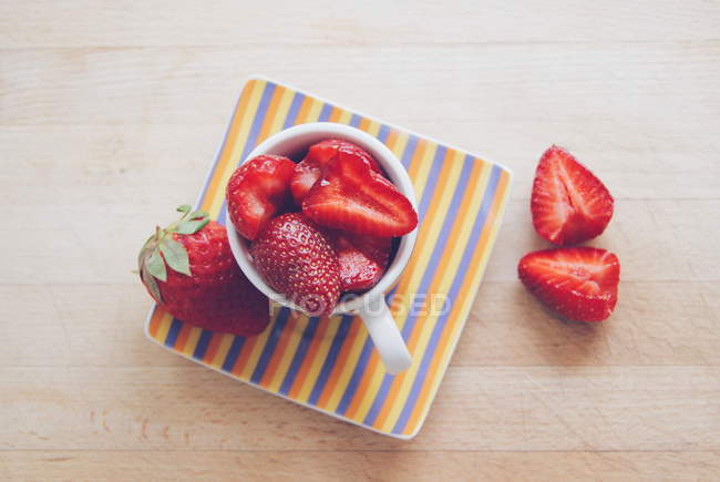 Overhead view of fresh strawberries in a cup — Stock Photo