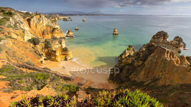 Живописный вид на красивое побережье, Алгарве, Португалия — стоковое фото