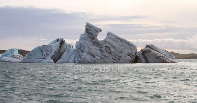 Vista panorámica del iceberg, laguna de Joekulsarlon, Islandia - foto de stock