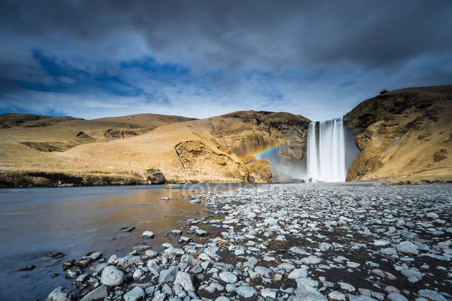 Vista panorámica de la cascada de skogaa, Islandia - foto de stock